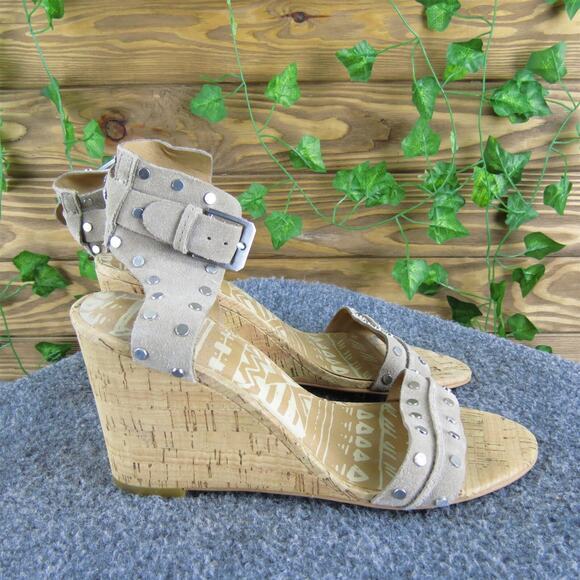 Dolce Vita Women Stud Everve Dante‎ Ankle Strap Taupe Suede 8 Medium Gently Used - Picture 3 of 7